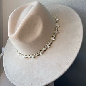 NEW never worn Elegant Cream Ivory Suede(ish)/polyester Hat Pearl detailing
